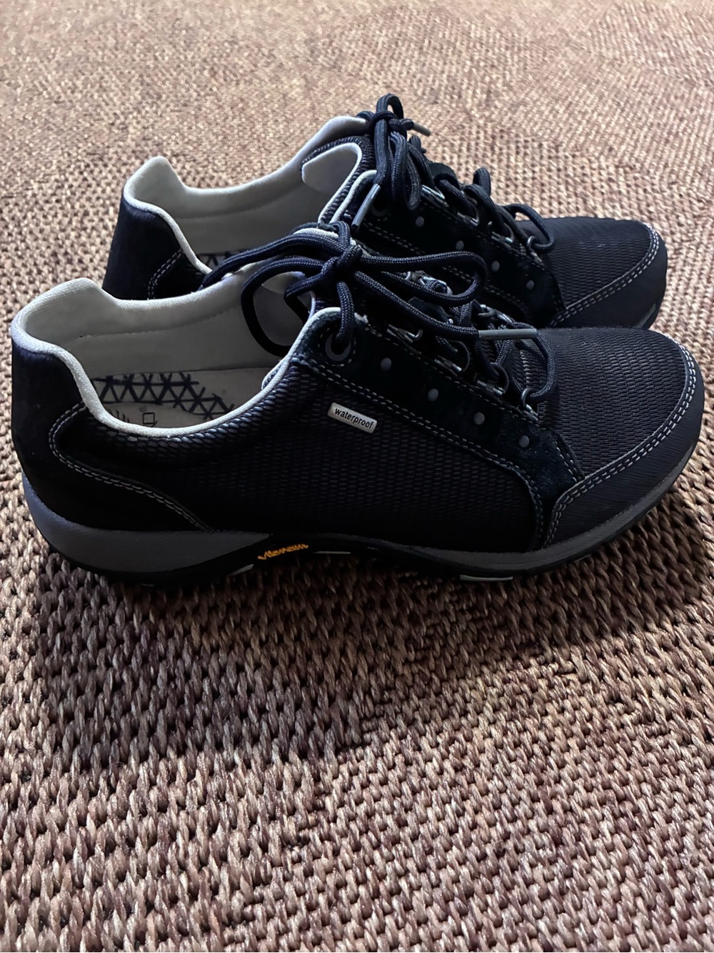 Dansko Peggy shoe 8.5-9